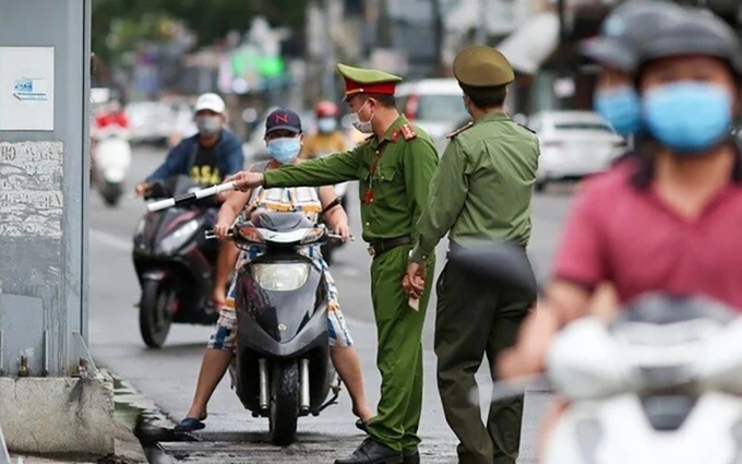 Công an xã được tuần tra, kiểm soát, xử lý vi phạm trên các tuyến đường xã, đường thôn thuộc địa bàn quản lý (Ảnh minh họa).