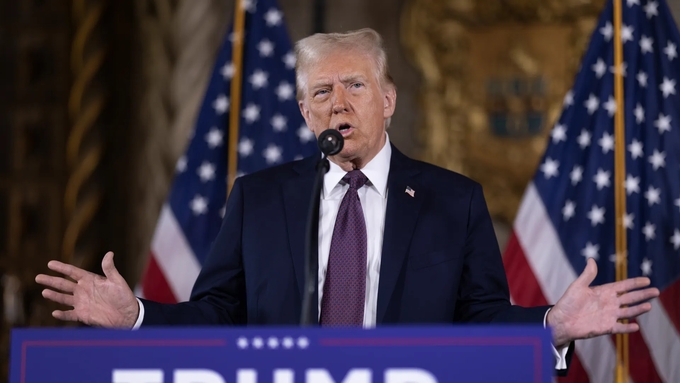 Tổng thống đắc cử Donald Trump phát biểu tại cuộc họp báo tại Mar-a-Lago vào hôm 7/1. Ảnh: Getty Images.