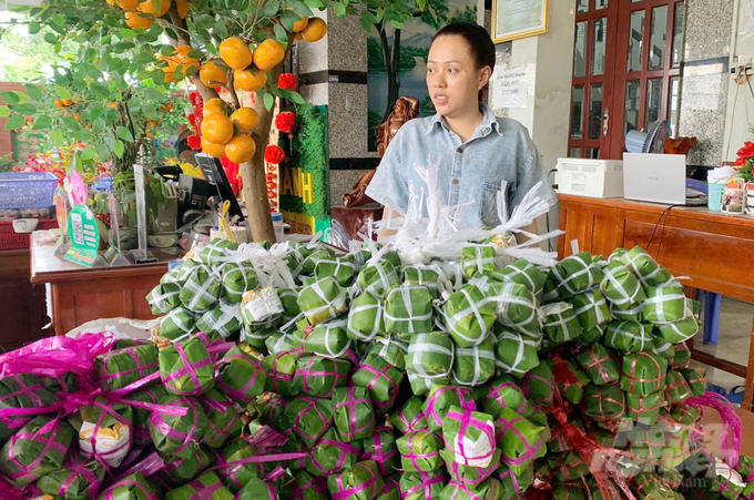 Hiện toàn huyện Lai Vung có 6 làng nghề truyền thống được công nhận, trong đó hai làng nghề làm nem Lai Vung và đóng xuồng ghe xã Long Hậu đã được công nhận là Di sản văn hóa phi vật thể cấp Quốc gia. Ảnh: Lê Hoàng Vũ.