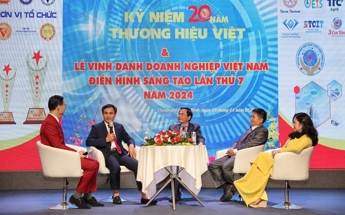 Ông Nguyễn Thanh Hải, Tổng Giám đốc Công ty Yến sào Khánh Hòa tham dự toạ đàm 'Xây dựng thương hiệu - Thời hội nhập' chia sẻ hướng đi để xây dựng thương hiệu phát triển bền. Ảnh: CH.