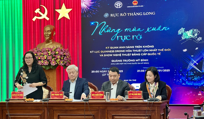 Ban tổ chức thông tin về Chương trình nghệ thuật 'Rực rỡ Thăng Long 2025' chia sẻ thông tin về màn trình diễn hỏa thuật lớn nhất thế giới vào đêm giao thừa Ất Tỵ 2025. Ảnh: Minh Phúc.