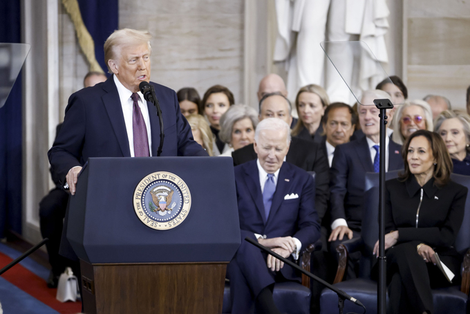 Tổng thống Donald Trump phát biểu tại khu Rotunda, quốc hội Mỹ, sau lễ nhậm chức ngày 20/1. 