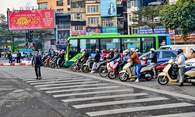 Hà Nội cho rằng cần tiếp tục tăng nặng mức phạt để nâng cao ý thức của người tham gia giao thông. Ảnh: Trung Nguyên.