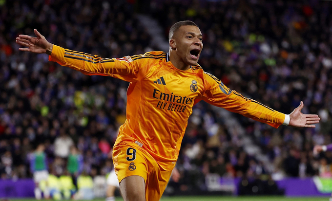 K.Mbappe thi đấu chói sáng trong chiến thắng của Real Madrid trước Valladolid.