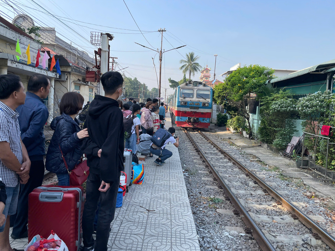 Sau khi đón Tết cùng gia đình, công nhân lao động hứa sẽ sớm quay trở lại Bình Dương làm việc với tinh thần trách nhiệm cao nhất. Ảnh: Trần Trung.