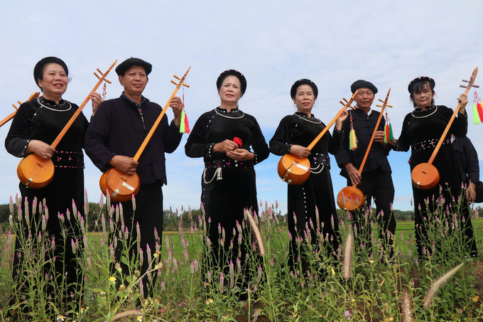 Đàn tính, hát Then là món ăn tinh thần không thể thiếu của đồng bào Tày, Nùng vùng núi phía Bắc, nay cũng đang phát triển tại Bình Phước.