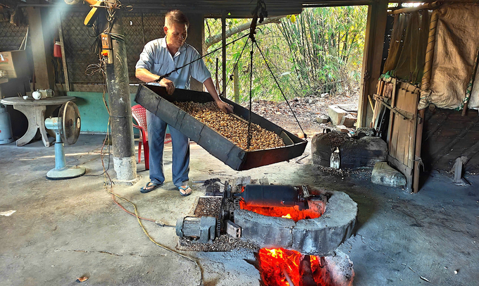 Lò nổ cốm của ông Đàm Xuân Lựu.