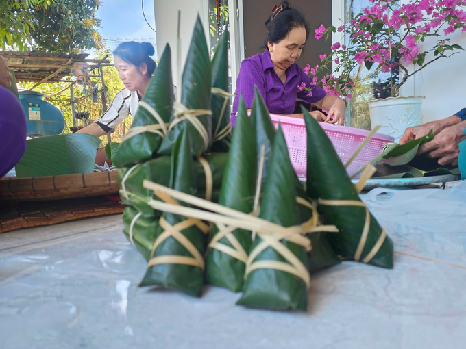 Bánh chưng, bánh coóc mò, bánh lưng gù của đồng bào Tày.