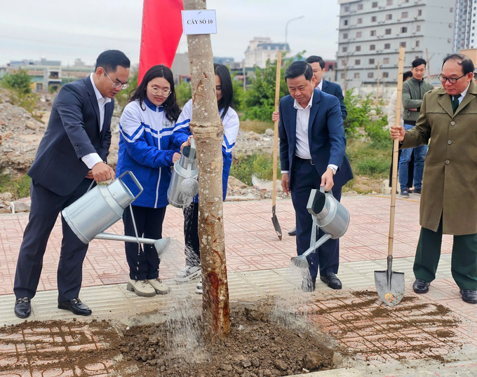 Hưởng ứng ngày Tết trồng cây trên địa bàn quận Ngô Quyền. Ảnh: Minh Hảo.