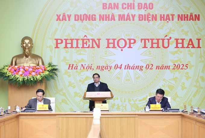 Thủ tướng yêu cầu tại phiên họp thứ hai này, các thành viên Ban Chỉ đạo rà soát lại các công việc đã được giao sau phiên họp thứ nhất, đồng thời thảo luận, góp ý xây dựng kế hoạch cụ thể triển khai xây dựng nhà máy điện hạt nhân. Ảnh: VGP.