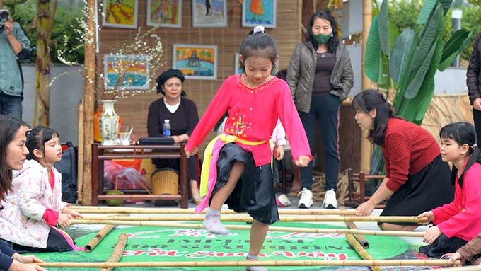 Phim tài liệu 'Tìm lại tuổi thơ qua trò chơi dân gian' được chọn chiếu đợt này. Ảnh: Hãng Phim tài liệu và khoa học Trung ương.