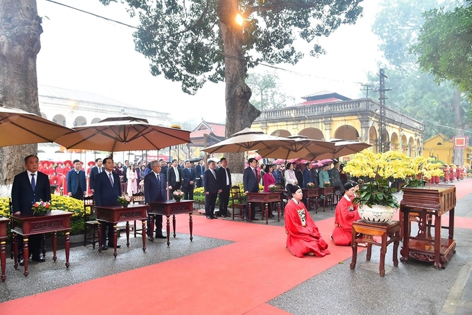 Lễ dâng hương khai Xuân tại Hoàng thành Thăng Long được tổ chức trang trọng, là hoạt động tiếp nối đạo lý uống nước nhớ nguồn tốt đẹp của dân tộc. Ảnh: Báo Nhân dân.