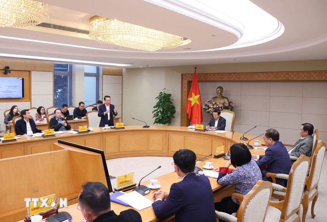 Deputy Prime Minister Tran Hong Ha chaired the meeting. Photo: VNA. 