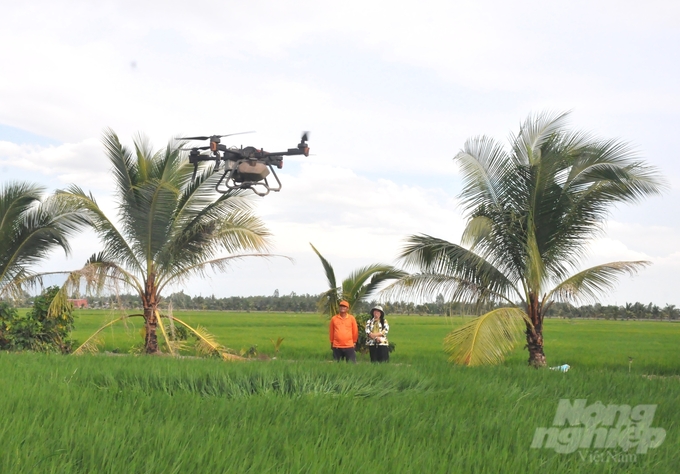 Trang trại Tuấn Linh ứng dụng cơ giới hóa trong sản xuất, đáp ứng nhu cầu sản xuất hàng hóa lớn. Ảnh: Trung Chánh.