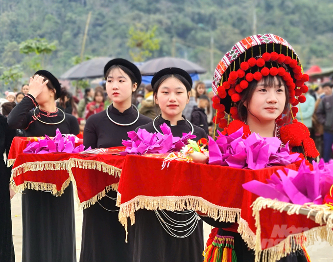 Lễ hội là ngày hội văn hóa rực rỡ sắc màu văn hóa bản địa của đồng bào các dân tộc Tày, Mông, Dao, Pà Thẻn…