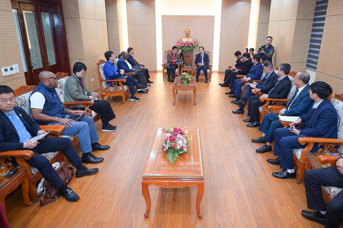 On the morning of February 7, a working delegation from FAO and the Ministry of Agriculture and Rural Development worked with Ninh Binh province. Photo: Tung Dinh. 