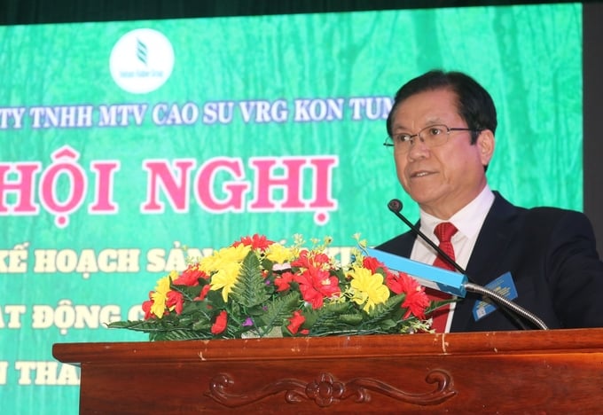 Ông Lê Thanh Hưng, Tổng Giám đốc Tập đoàn Công nghiệp Cao su Việt Nam phát biểu chỉ đạo hội nghị. Ảnh: Ngọc Thăng.