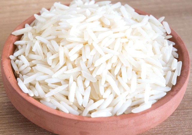 Bangladesh will import 100,000 tons of white rice from Vietnam.