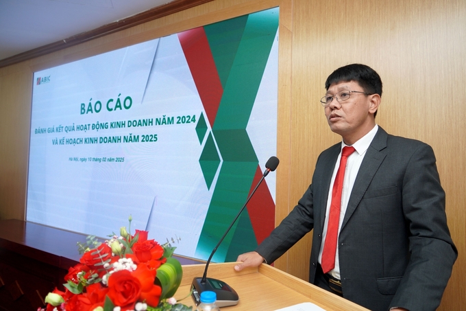 Ông Nguyễn Hồng Phong, Tổng giám đốc Bảo hiểm Agribank trình bày báo cáo hoạt động của Công ty trong thời gian qua. Ảnh: ABIC.