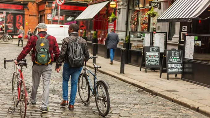 Việc du lịch Ireland cũng dễ dàng và du khách không cần một hướng dẫn viên du lịch để khám phá.