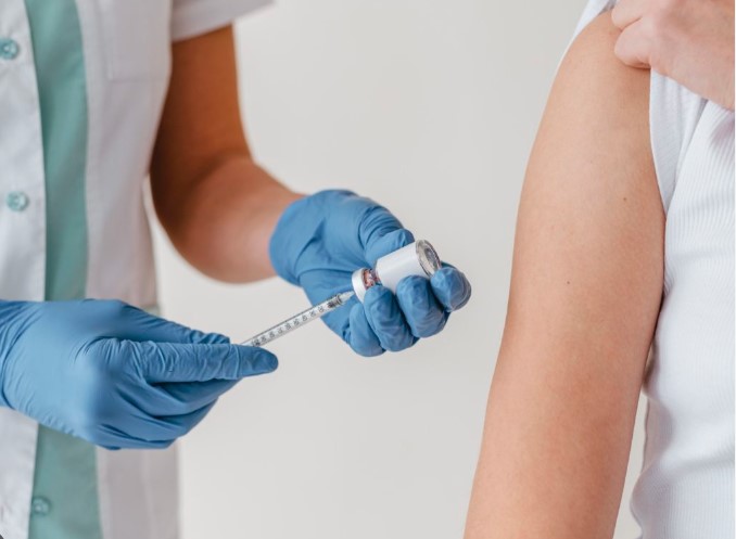 Vaccine cúm giúp tạo kháng thể, bảo vệ cơ thể khỏi các chủng virus cúm phổ biến. Ảnh: Internet.