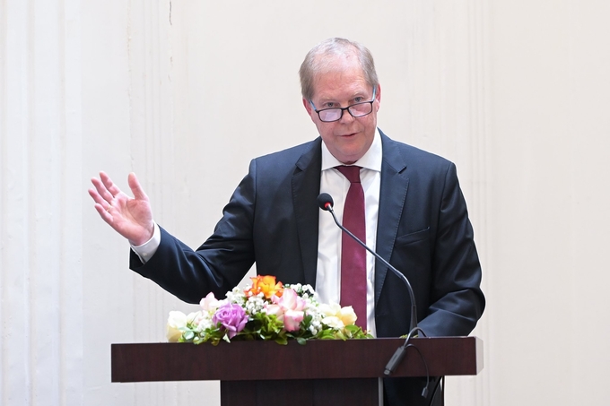 Ông Peter Grothues, Thành viên Hội đồng Thị trường, Hiệp hội Nông nghiệp Đức (DLG) cho biết muốn mời nông dân, doanh nghiệp, báo chí cùng 'làm toán về giá thành, máy móc' tại triển lãm. Ảnh: Tùng Đinh.