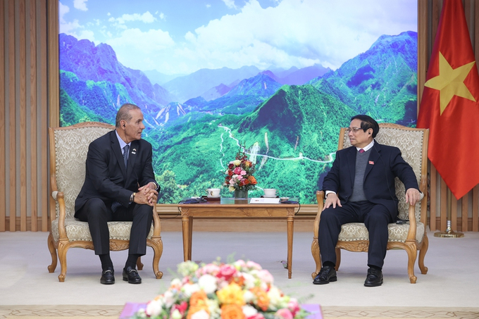 On the afternoon of February 13, Prime Minister Pham Minh Chinh met with Mr. Renato Costa, CEO of Friboi Company, a subsidiary of JBS S.A. Group from Brazil. Photo: VGP.