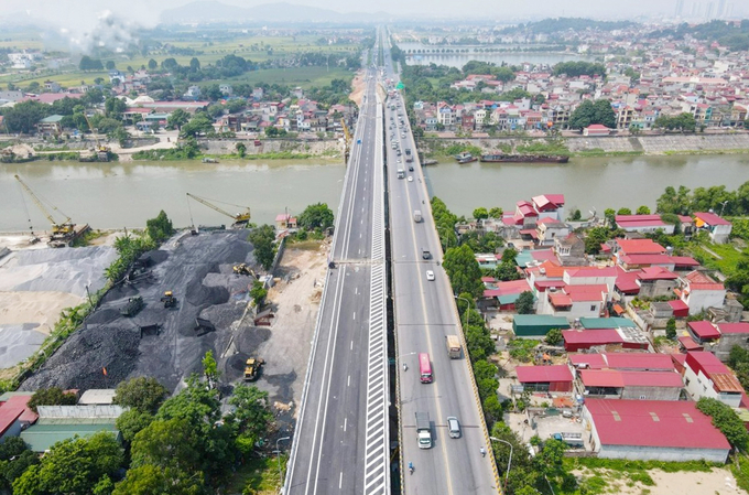 Cầu Như Nguyệt - cửa ngõ Bắc Giang được khánh thành vào ngày 16/6/2023 bằng nguồn ngân sách địa phương, thay vì trông chờ nguồn vốn Trung ương. Ảnh: Thu Hương.