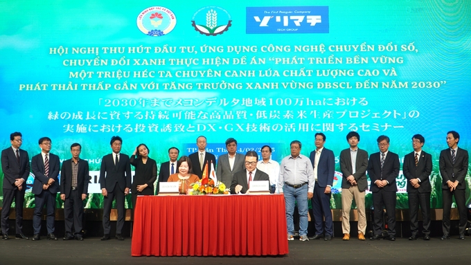 Memorandum of Understanding signing ceremony between the Department of Cooperatives and Rural Development, Vietnam Cooperative Alliance and Sorimachi Group. Photo: Kim Anh.