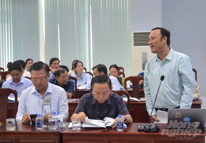 Le Van Dung, Deputy Director of the TRVC Project Management Board of Kien Giang province, gave a report on the economic - social - environmental efficiency at the locations participating in the TRVC Project. Photo: Trung Chanh.