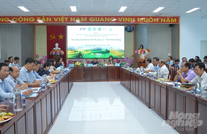 Netherlands Development Organization SNV in collaboration with Kien Giang Department of Agriculture and Rural Development organizes a workshop to evaluate the results of the first crop of the TRVC Project and analyze the economic - social - environmental efficiency at the participating sites. Photo: Trung Chanh.