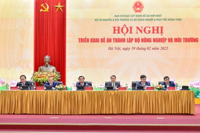 Lãnh đạo Bộ NN-PTNT và Bộ TN-MT đồng chủ trì Hội nghị triển khai Đề án thành lập Bộ NN-MT ngày 19/2 tại Hà Nội. Ảnh: Tùng Đinh. 