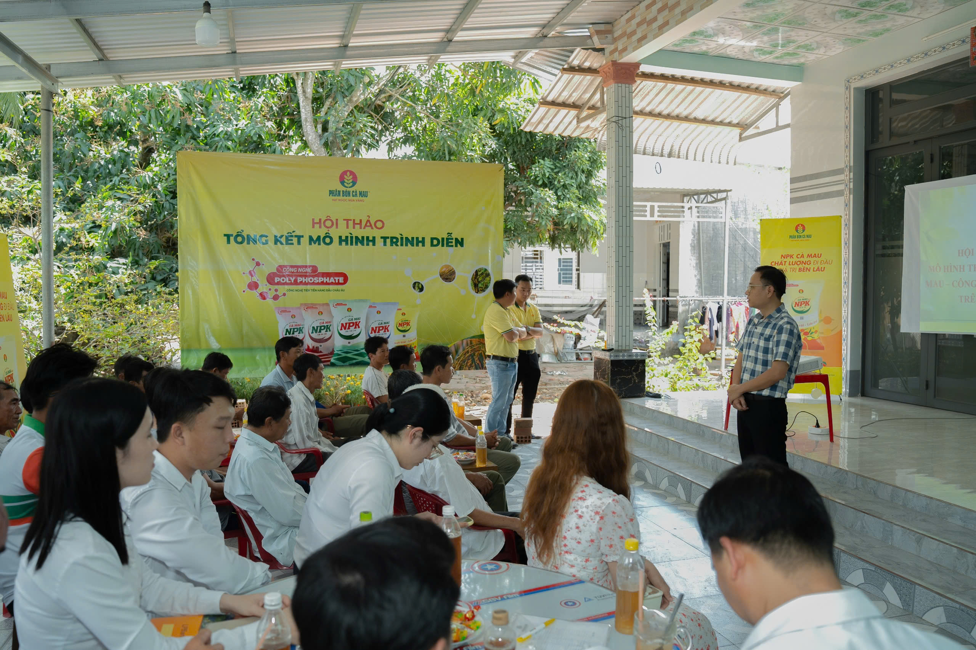 Hội thảo nhận được sự quan tâm lớn của bà con nông dân.