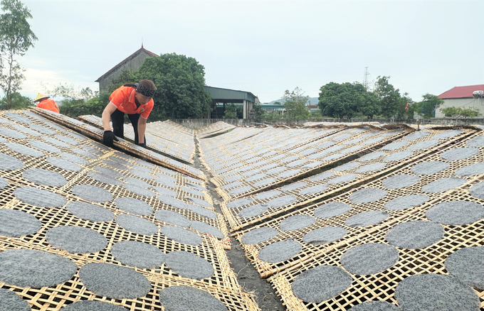 Bánh đa vừng Nguyên Lâm - một trong những sản phẩm đặc sản của địa phương vươn tầm quốc tế.