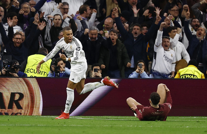 K.Mbappe có màn trình diễn chói sáng với cú hat-trick.