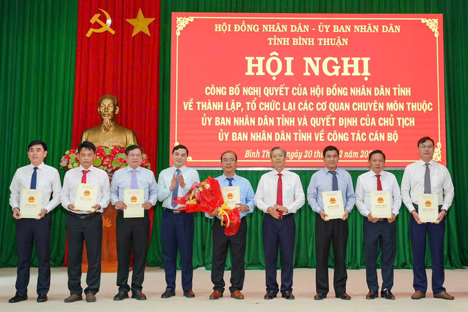 Giám đốc Cao Sơn Dũng cùng các Phó Giám đốc Sở Nông nghiệp và Môi trường Bình Thuận mới được bổ nhiệm. Ảnh: Thanh Nhàn.