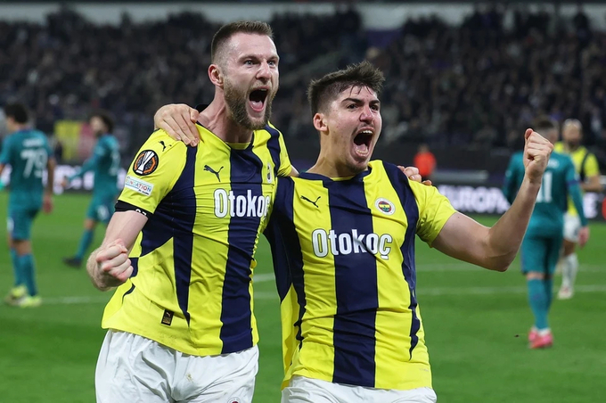 Fenerbahce tiếp tục thi đấu ấn tượng tại Europa League.