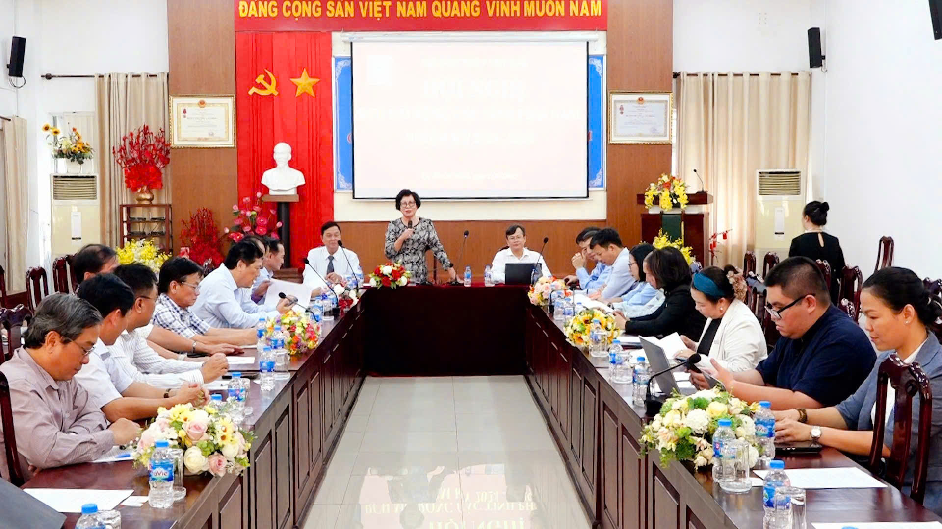 Tham dự hội nghị có đại diện các đơn vị trong ngành, các Viện, trường, Chi cục chăn nuôi thú y và doanh nghiệp sản xuất thuốc thú y khu vực phía Nam… Ảnh: Minh Sáng.