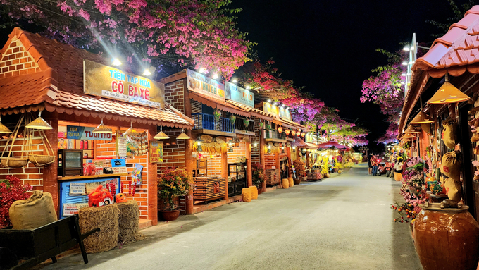 Tu Buoi pottery village at night is brilliant with its architectural space that blends traditional and modern elements. Photo: Kim Anh.