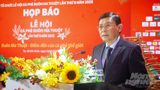 Standing Vice Chairman of Dak Lak Provincial People's Committee Nguyen Tuan Ha speaks at the press conference. Photo: Nguyen Thuy.