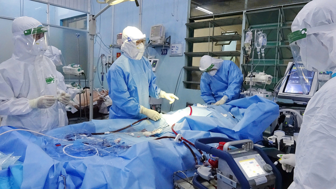 Trong đại dịch Covid-19, Khoa Hồi sức tích cực, Bệnh viện Quân y 175 đã 'tách đôi' ECMO cứu sống sản phụ mắc Covid-19 nguy kịch. Ảnh: Trần Chính.