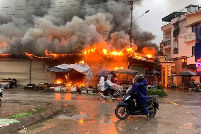 Cháy lớn tại chợ xã Trung Môn, huyện Yên Sơn, tỉnh Tuyên Quang. Ảnh: Tư liệu.