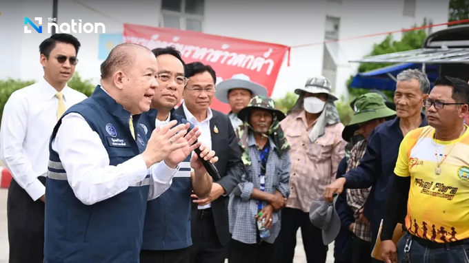 Đại diện Chính phủ Thái Lan đối thoại với nông dân chịu ảnh hưởng bởi sự sụt giảm giá gạo. Ảnh: Nation Thailand. 