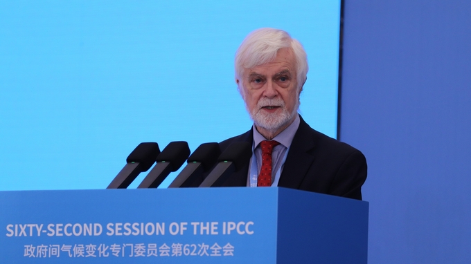 Ông Jim Skea, Chủ tịch Ủy ban liên chính phủ về biến đổi khí hậu (IPCC), phát biểu khai mạc phiên họp thứ 62, diễn ra từ ngày 24-28/2. Ảnh: IPCC. 