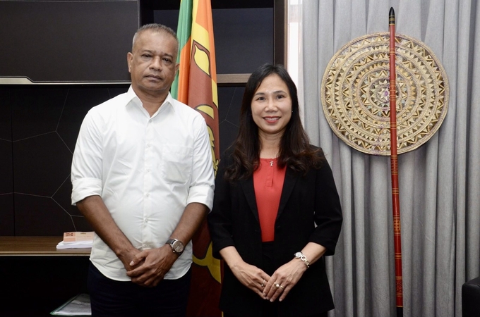 On February 21, Vietnamese Ambassador to Sri Lanka Trinh Thi Tam had a discussion with Mr. K.D. Lalkantha, Minister of Agriculture, Livestock, Land, and Irrigation of Sri Lanka. Photo: MOFA.