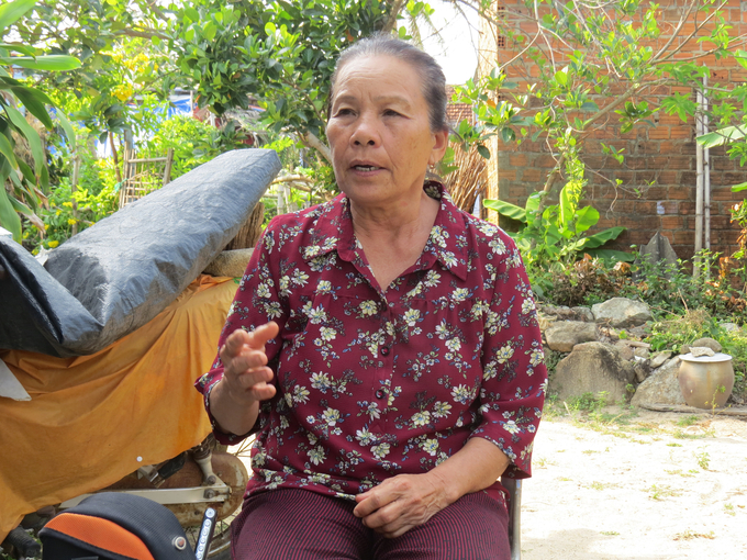 Bà Thương say sưa hát bài chòi, dẫu khán giả chỉ là tôi.