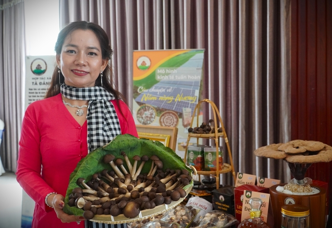 Ms. Chau Thi Nuong is a pioneer in shifting to circular medicinal mushroom cultivation, integrating agricultural solar power to increase income and create jobs for dozens of local workers. Photo: Kim Anh.