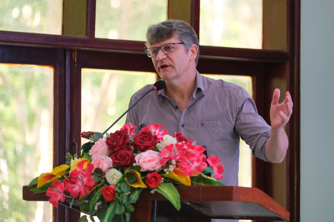 Mr. Kees Swaans, Head of Climate Action (CIAT Vietnam) proposes a comprehensive plan to achieve a balance between agricultural development and environmental protection. Photo: CIAT.