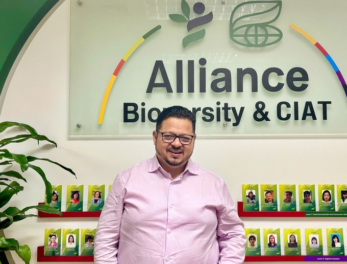 PhD. Ricardo Hernandez, Country Representative of the International Center for Tropical Agriculture (CIAT) in Vietnam, hopes for a holistic approach to transforming a sustainable food system. Photo: Kieu Chi.