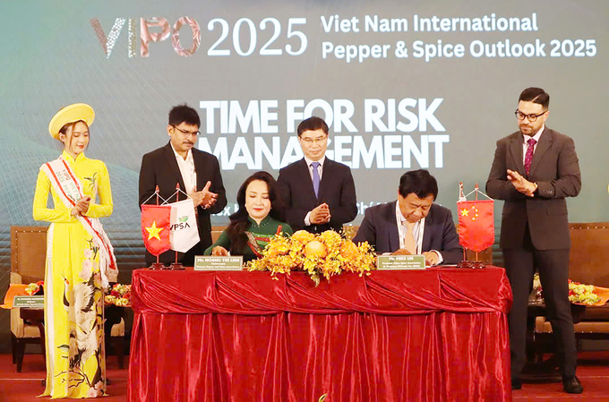 Memorandum of Understanding signing ceremony between VPSA and China Spices Association. Photo: X.A.